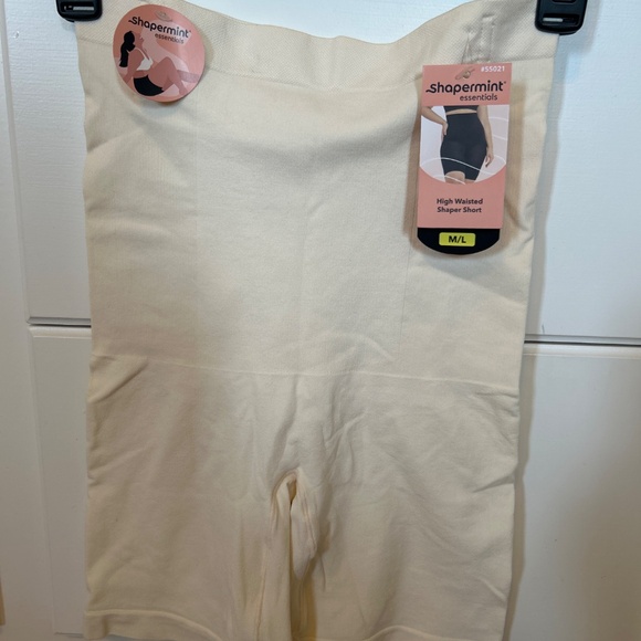 Shapermint high-waisted shaper shorts size M/L - Picture 2 of 9
